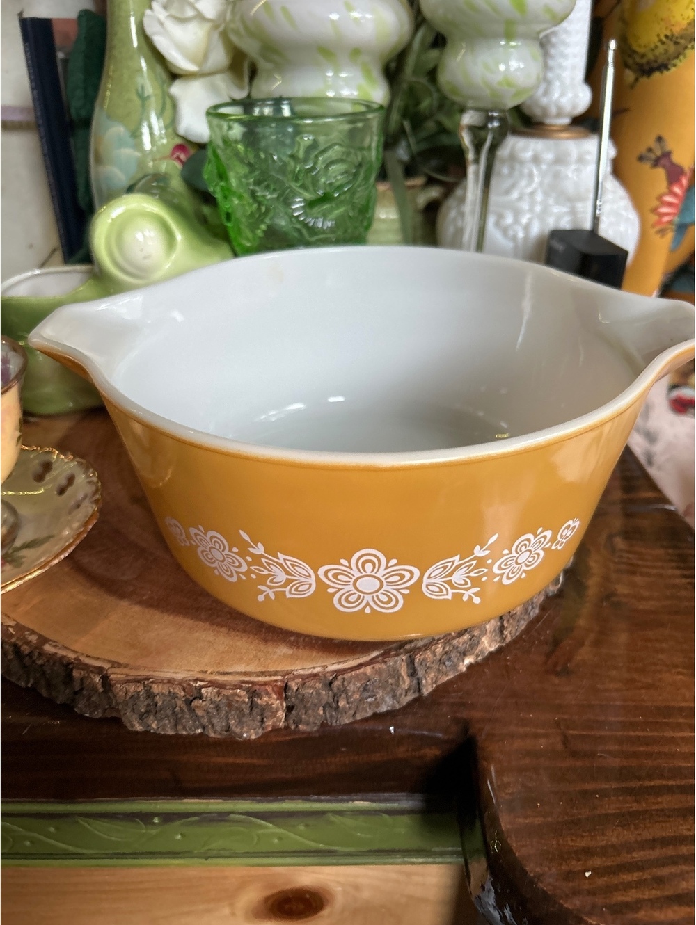 Vintage Pyrex Butterfly Gold 2.5 Quart Casserole Dish